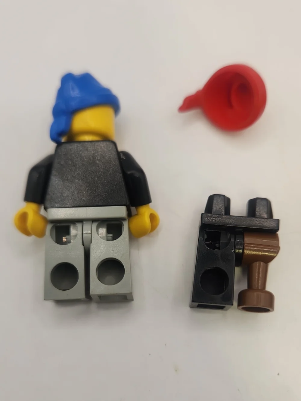 LEGO LOT OF 3 VINTAGE PIRATE MINIFIGURES SHIP CREW